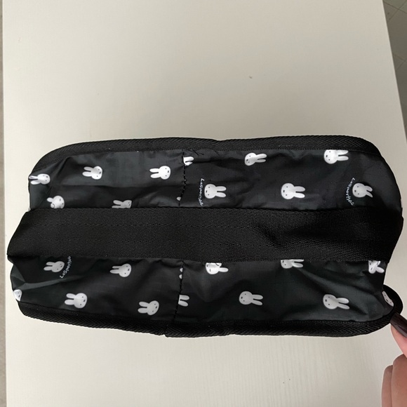 LeSportsac 7520 CLASSIC HOBO Miffy and Dan Shoulder Bag and Pouch Set - Picture 3 of 14